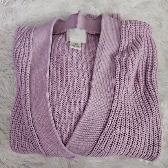 H&M Women's Soft Lavender Knit 3 Button Size Medium Cardigan - Picture 1 of 6